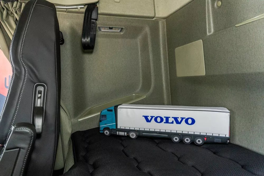 Caminhão de Pelúcia – Almofada Divertida para Apaixonados por Estrada