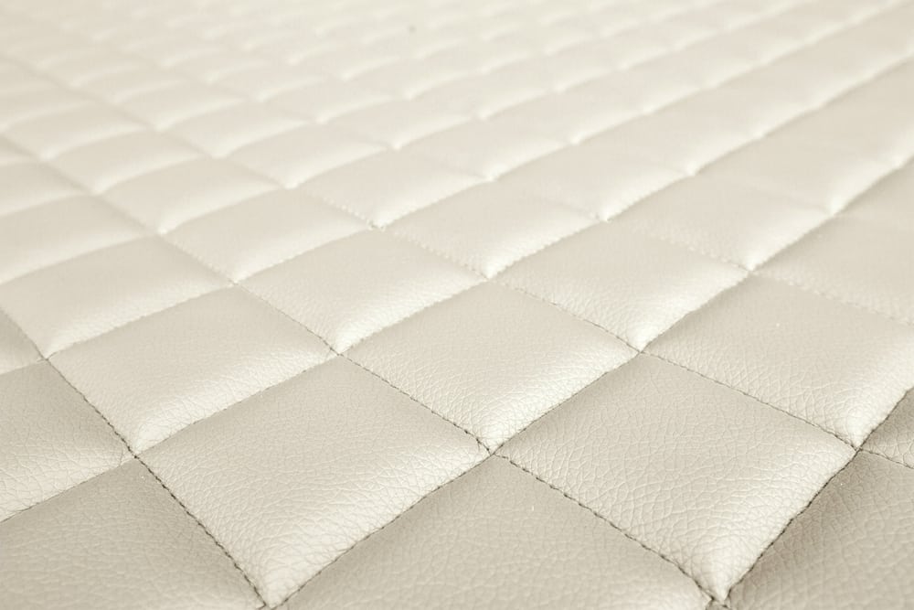 Tapete em couro sintético matelassado para MAN TGX Automático (2018-2020) – Versão com uma gaveta