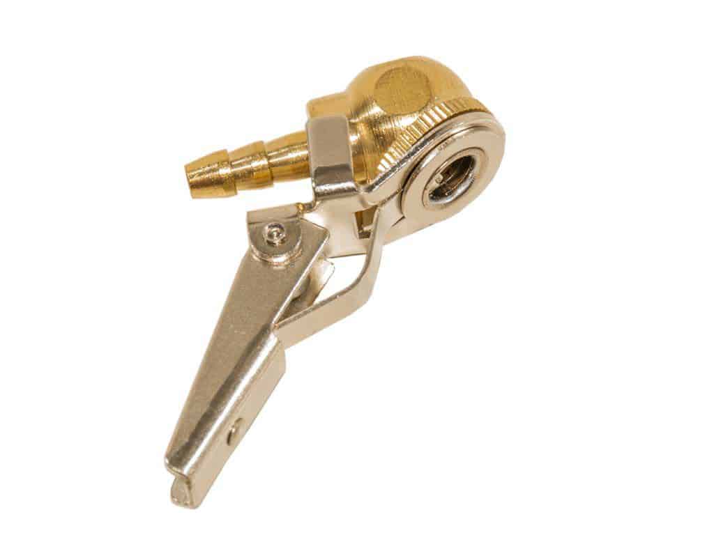 Embout de tuyau à pince pour systèmes pneumatiques