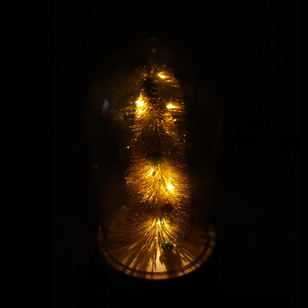 Sapin de Noël lumineux sous cloche LED