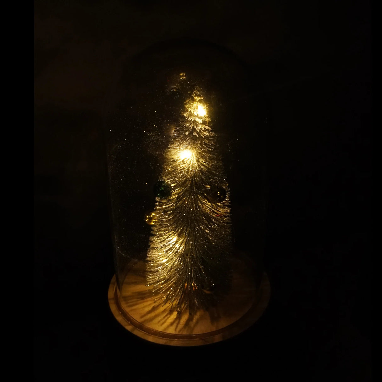 Sapin de Noël lumineux sous cloche LED