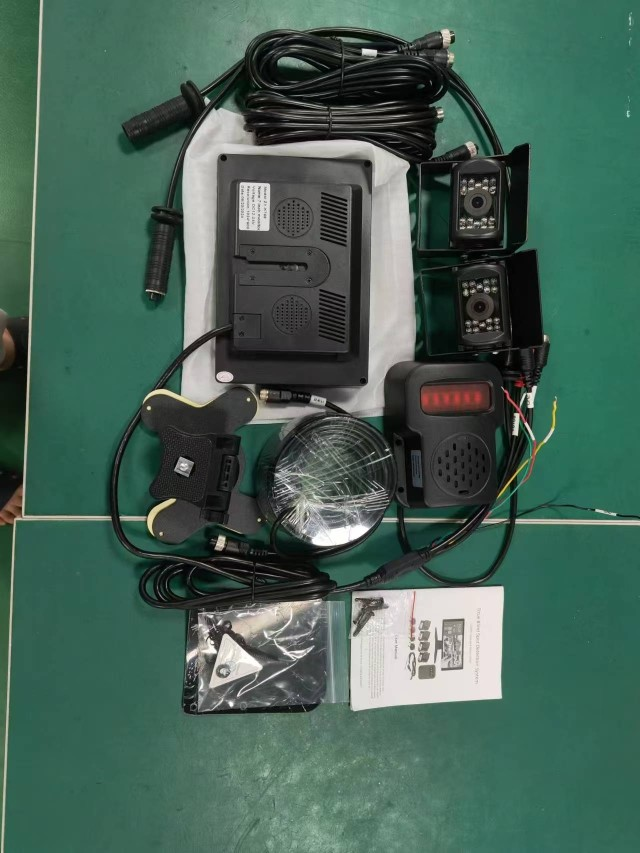 Rückfahrkamera mit Monitor und KI-Sensor, 24V