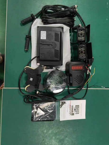 Câmara de Marcha-atrás com Monitor 24V e Sensor Inteligente